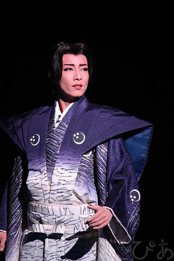 宝塚歌劇雪組『星逢一夜』『La Esmeralda』東京公演開幕！ - げきぴあ